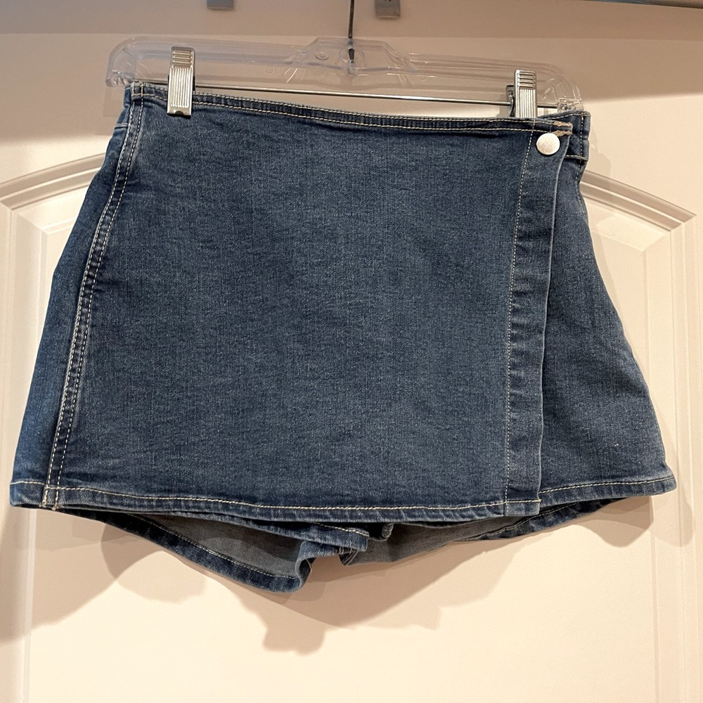 NEW LOVE TREE DENIM skort, size Small
